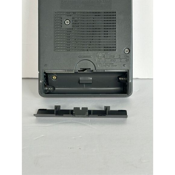 Panasonic RQ-2736 Slim Line portable cassette tape recorder - Picture 3 of 6